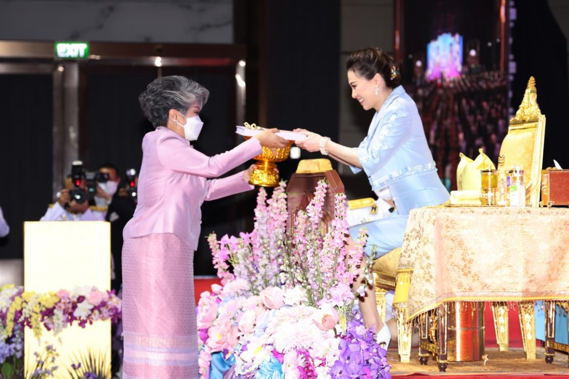 สมเด็จพระนางเจ้า ฯ พระบรมราชินี เสด็จพระราชดำเนินไปทรงเปิดงานวันสตรีไทย ประจำปี ๒๕๖๕