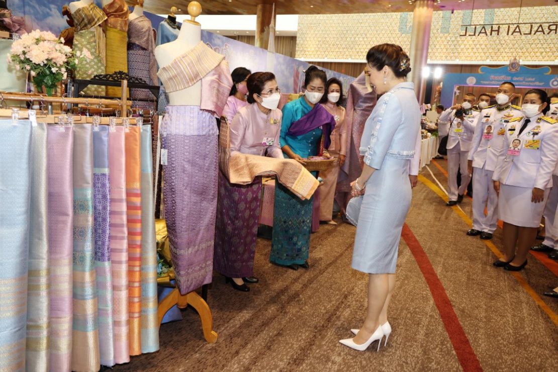 สมเด็จพระนางเจ้า ฯ พระบรมราชินี เสด็จพระราชดำเนินไปทรงเปิดงานวันสตรีไทย ประจำปี ๒๕๖๕