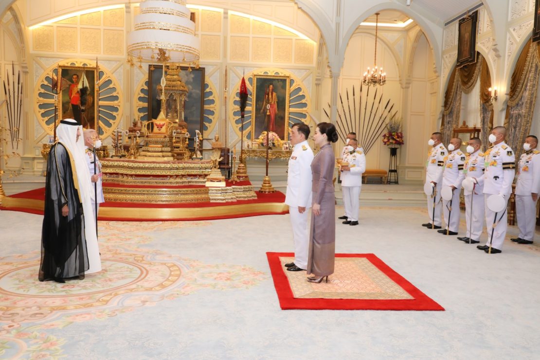 เอกอัครสมณทูต และเอกอัครราชทูตต่างประเทศประจำประเทศไทย เฝ้า และเฝ้าทูลละอองธุลีพระบาท ถวายสมณสาส์นตราตั้ง พระราชสาส์นตราตั้ง และอักษรสาส์นตราตั้ง