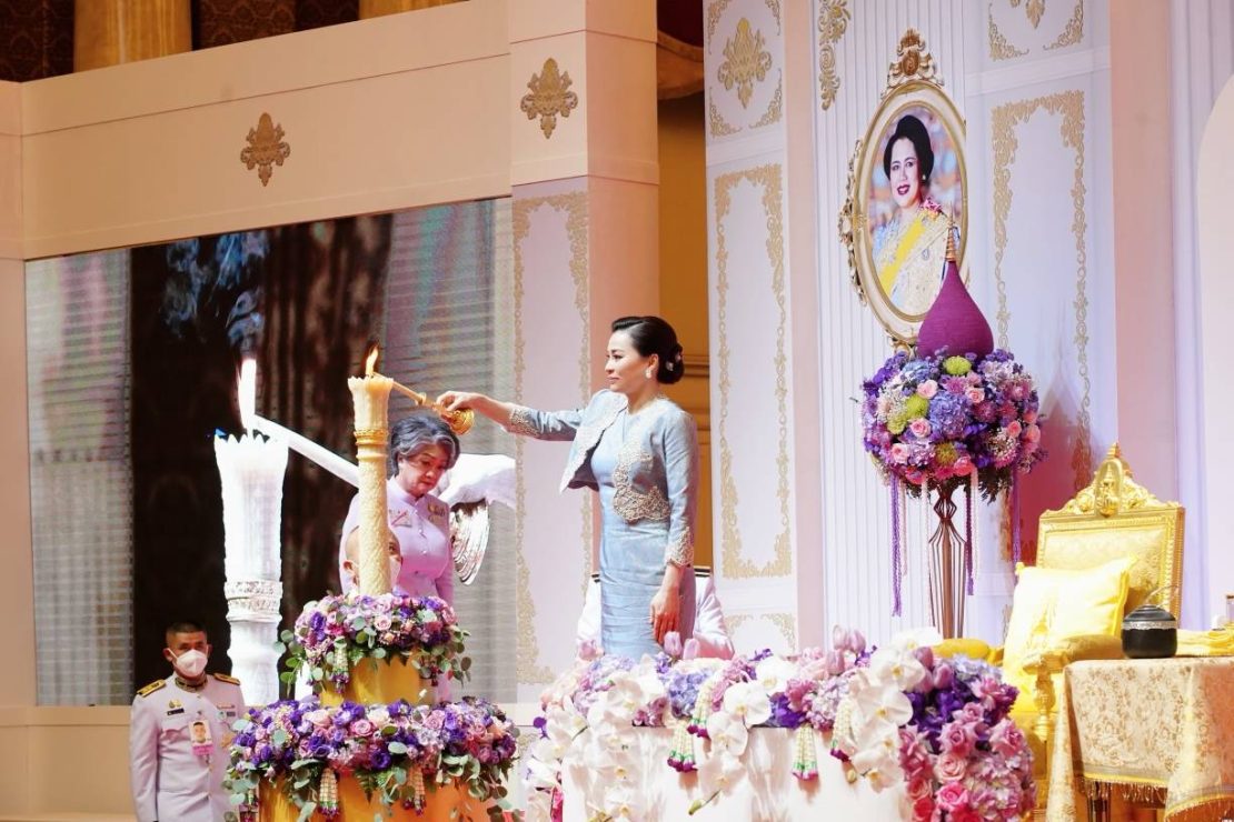 สมเด็จพระนางเจ้า ฯ พระบรมราชินี เสด็จพระราชดำเนินไปทรงเปิดงานวันสตรีไทย ประจำปี 2566 “สืบสานพระราชปณิธาน ด้วยนวัตกรรมและเทคโนโลยีสู่การพัฒนาสตรีที่ยั่งยืน” กิจกรรมและผลิตภัณฑ์ภูมิปัญญาท้องถิ่นจากองค์กรสมาชิก ณ ห้องรอยัล จูบิลี่ บอลรูม อาคารชาเลนเจอร์ ศูนย์แสดงสินค้าและการประชุมอิมแพ็ค เมืองทองธานี อำเภอปากเกร็ด จังหวัดนนทบุรี