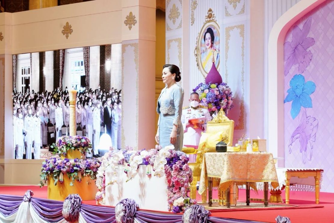 สมเด็จพระนางเจ้า ฯ พระบรมราชินี เสด็จพระราชดำเนินไปทรงเปิดงานวันสตรีไทย ประจำปี 2566 “สืบสานพระราชปณิธาน ด้วยนวัตกรรมและเทคโนโลยีสู่การพัฒนาสตรีที่ยั่งยืน” กิจกรรมและผลิตภัณฑ์ภูมิปัญญาท้องถิ่นจากองค์กรสมาชิก ณ ห้องรอยัล จูบิลี่ บอลรูม อาคารชาเลนเจอร์ ศูนย์แสดงสินค้าและการประชุมอิมแพ็ค เมืองทองธานี อำเภอปากเกร็ด จังหวัดนนทบุรี