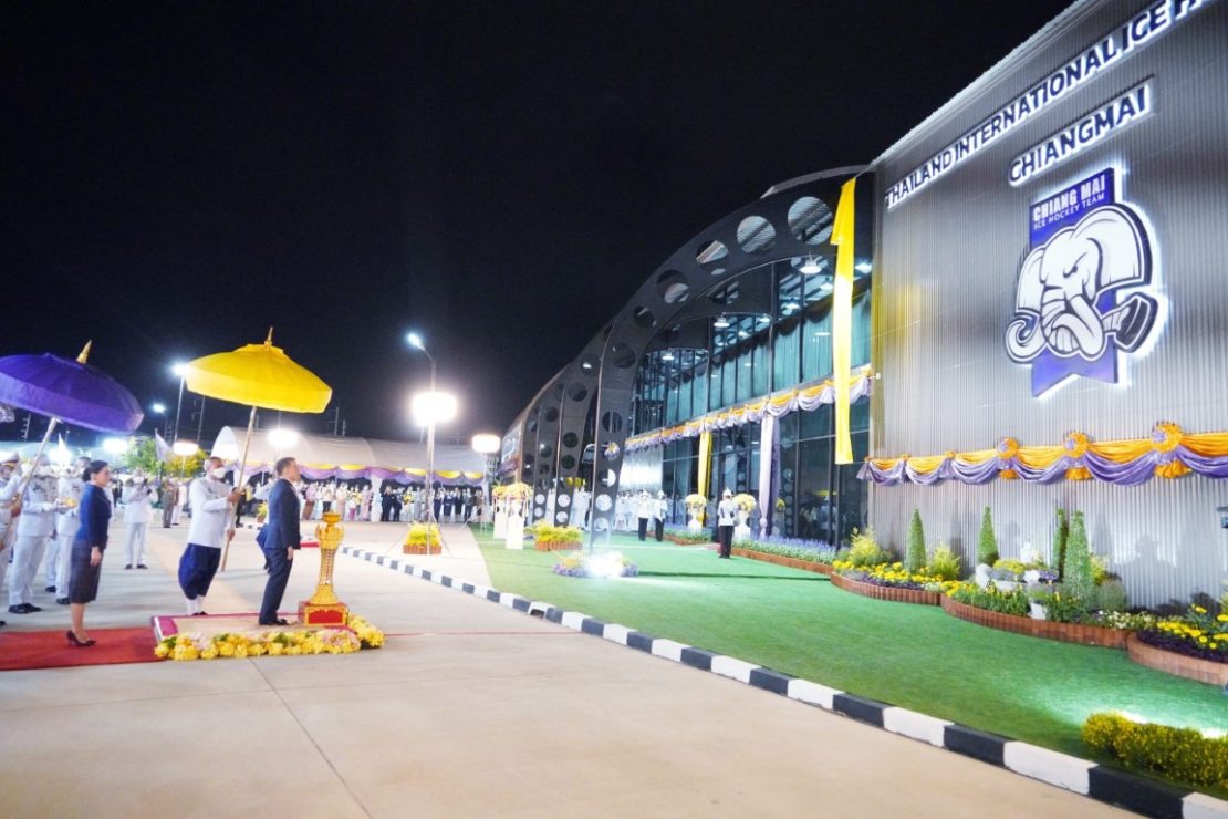 พระบาทสมเด็จพระเจ้าอยู่หัว และสมเด็จพระนางเจ้า ฯ พระบรมราชินี เสด็จพระราชดำเนินไปทรงเปิด “ไทยแลนด์ อินเตอร์เนชันแนล ไอซ์ ฮอกกี้ อารีนา เชียงใหม่” (Thailand International Ice Hockey Arena Chiangmai) อำเภอเมืองเชียงใหม่ จังหวัดเชียงใหม่