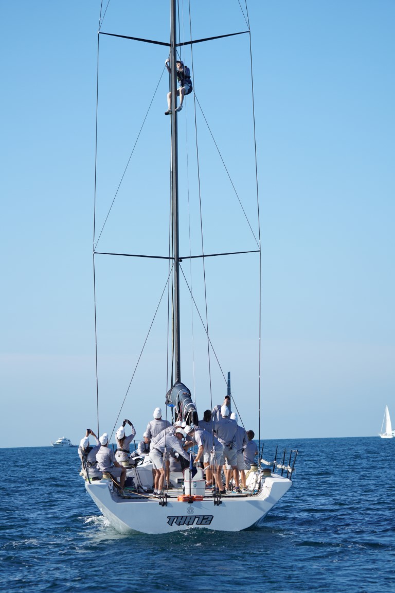    ในโอกาสนี้ สมเด็จพระนางเจ้า ฯ พระบรมราชินี ทรงร่วมการแข่งขันเรือใบนานาชาติ ชิงถ้วยพระราชทาน “ภูเก็ตคิงส์คัพรีกัตต้า” ครั้งที่ 35 ในทีมเรือวายุ รุ่น ไออาร์ซี ซีโร (IRC Zero) หมายเลขเรือ THA 72 ซึ่งเป็นเรือใบขนาดใหญ่ที่ใช้ในการแข่งขันระดับโลกโดยมีเรือเข้าแข่งขัน จำนวน 4 ลำ จากประเทศสหรัฐอเมริกาประเทศออสเตรเลีย และประเทศไทย ณ หาดกะตะ อำเภอเมืองภูเก็ต จังหวัดภูเก็ต สำหรับในการแข่งขันในวันนี้ทีมเรือใบของสมเด็จพระนางเจ้า ฯพระบรมราชินี เข้าเส้นชัยในลำดับที่ 1 ทั้งสองรอบการแข่งขัน