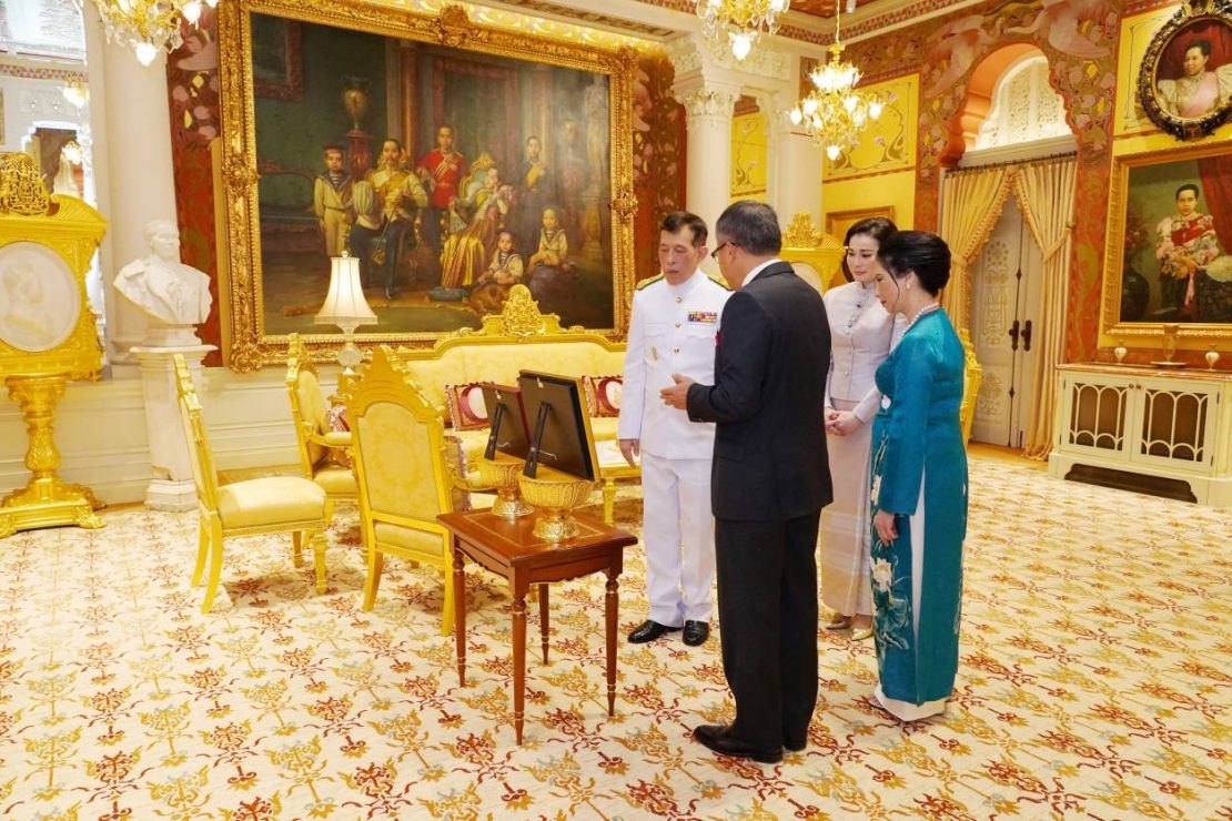 พระบาทสมเด็จพระเจ้าอยู่หัว และสมเด็จพระนางเจ้า ฯ พระบรมราชินี พระราชทานพระบรมราชวโรกาสให้ นายฟาน จี๊ ทัญ (Mr. Phan Chi Thanh) เอกอัครราชทูตสาธารณรัฐสังคมนิยมเวียดนามประจำประเทศไทย เฝ้าทูลละอองธุลีพระบาท กราบบังคมทูลลา ในโอกาสที่จะพ้นจากหน้าที่