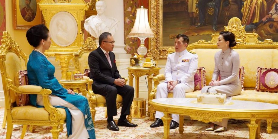 พระบาทสมเด็จพระเจ้าอยู่หัว และสมเด็จพระนางเจ้า ฯ พระบรมราชินี พระราชทานพระบรมราชวโรกาสให้ นายฟาน จี๊ ทัญ (Mr. Phan Chi Thanh) เอกอัครราชทูตสาธารณรัฐสังคมนิยมเวียดนามประจำประเทศไทย เฝ้าทูลละอองธุลีพระบาท กราบบังคมทูลลา ในโอกาสที่จะพ้นจากหน้าที่